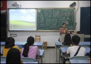 财经贸易系开展经典诗文诵读主题班会