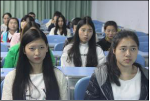 财经贸易系开展“普及健康知识，争创卫生校园”主题班会