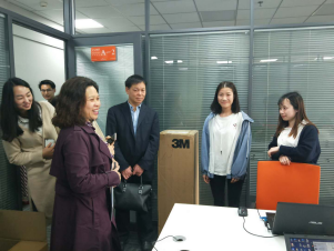 永利在线官网与重庆他拍挡商务咨询有限公司开展市场营销（电子商务）专业双基地建设项目研讨会暨授牌仪式