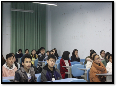 财经贸易系开展《警惕非法“校园贷”》主题班会