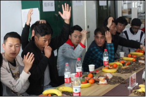 yl7703永利官网举行“慰问藏族学生座谈会”