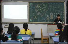 财经贸易系开展感恩教育主题班会活动