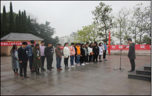 财经贸易系组织学生祭奠革命先烈