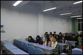 财经贸易系开展“树立诚信考风，杜绝舞弊歪风”主题班会活动