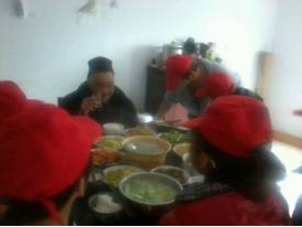 财经贸易系青年志愿者服务队慰问空巢老人