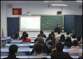 财经贸易系开展“树立诚信考风，杜绝舞弊歪风”主题班会活动