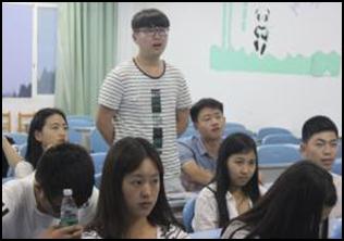 财经贸易系开展经典诗文诵读主题班会