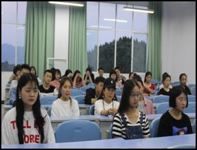 财经贸易系组织学生观看《厉害了，我的国》