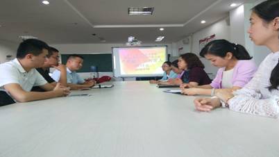 财经贸易系与重庆聚隆裕商贸有限公司研讨“把企业搬入校园”创新实训项目